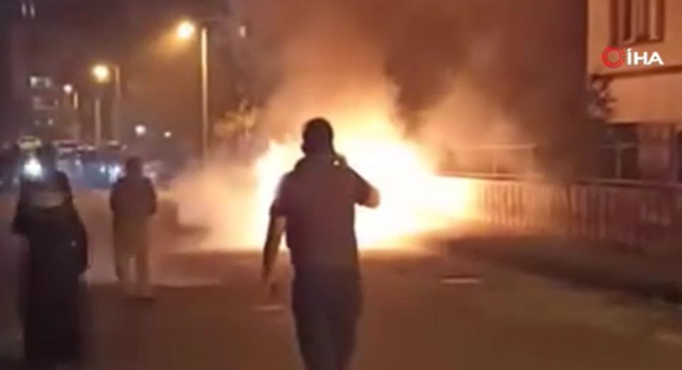 Elektrikli otomobil alev topuna döndü