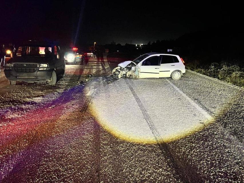 Otomobiller kafa kafaya çarpıştı: 4 yaralı