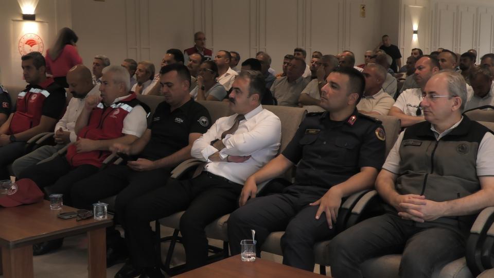 KAYMAKAM KAN'DAN YANGINLARA KARŞI UYARI: "YANGINLARIN YÜZDE 99'U İNSAN KAYNAKLI"