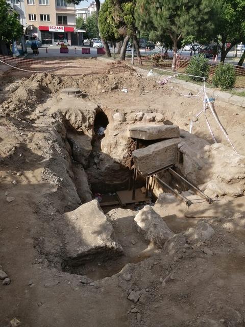 ODA MEZAR KONTROLLÜ BİR ŞEKİLDE KAPATILDI, YOL ÇALIŞMALARI TEKRAR BAŞLADI