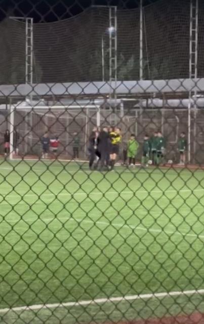 Çocukların maçında kadın hakeme saldırı