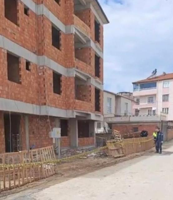 İnşaat çatısından düşen işçi hayatını kaybetti