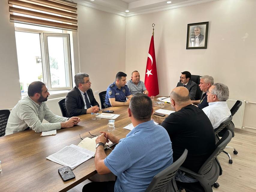BOZDOĞAN'DA SOKAK HAYVANLARI DEĞERLENDİRME TOPLANTISI YAPILDI