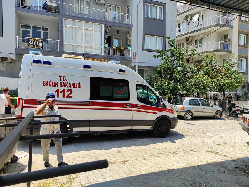 İZMİR'DE 75 YAŞINDAKİ ADAM KARISINI ÖLDÜRÜP İNTİHAR ETTİ