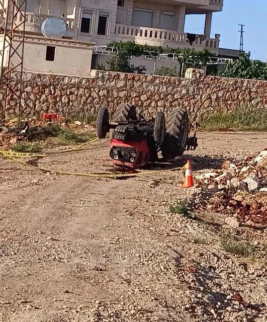 DEVRİLEN TRAKTÖRÜN ALTINDA KALAN 2 ÇOCUK ANNESİ ÖLDÜ