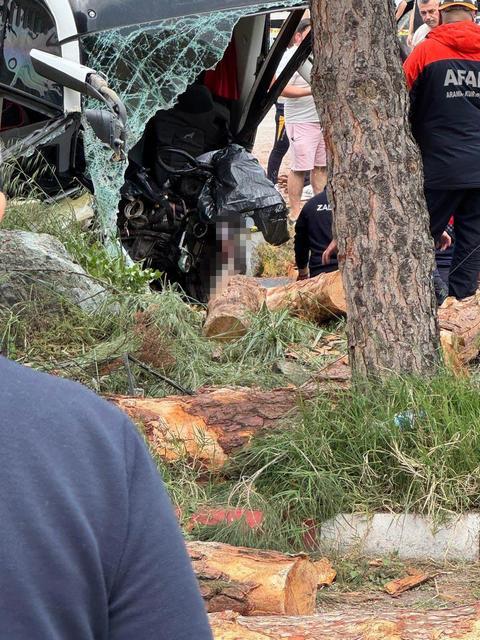 ÇANAKKALE'DE OTOBÜS KAZASINDA ÖLÜ SAYISI 7'YE YÜKSELDİ