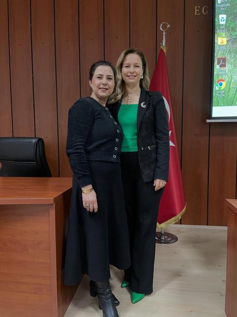 Efeler'in iki kadın muhtarına önemli görev