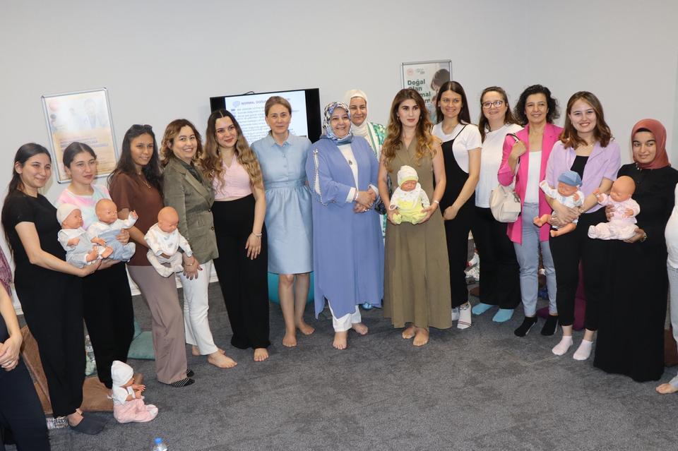 VALİ CANBOLAT'IN EŞİ VE BERABERİNDEKİ HEYET NAZİLLİ SAĞLIKLI YAŞAM HİZMETLERİ'Nİ YERİNDE İNCELEDİ