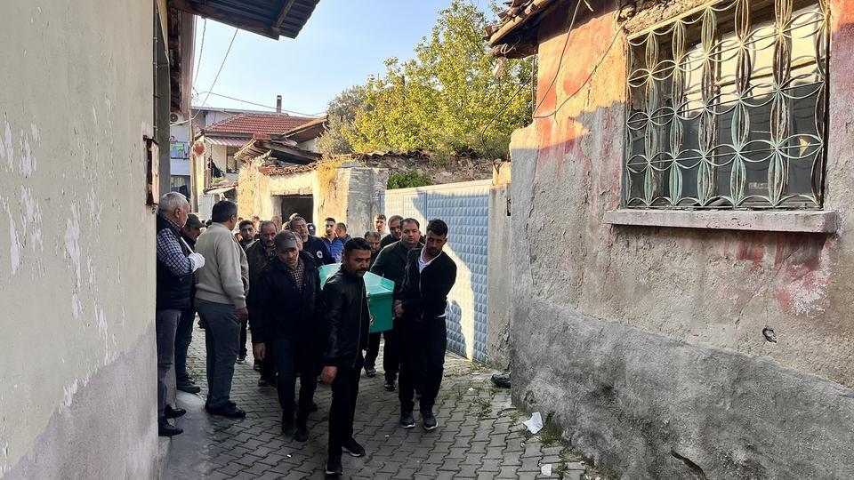 Evinde ölü bulundu