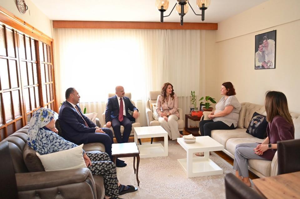 Vali Varol, şehit aileleriyle bayramlaştı