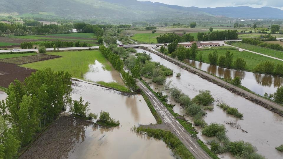Köy sular altında kaldı