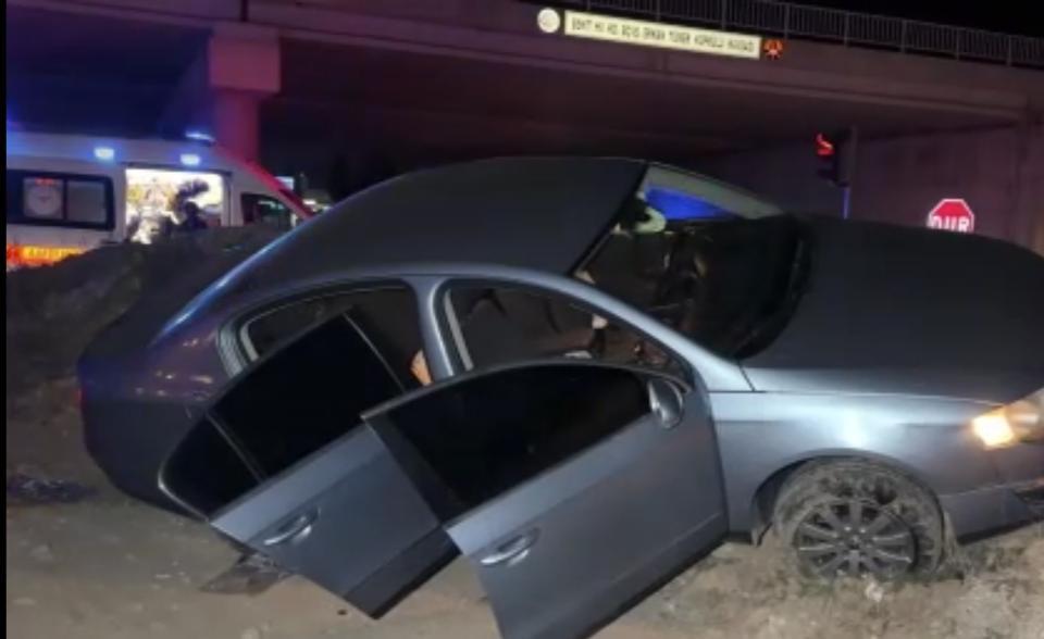 iki araç çarpıştı: 1'i bebek 10 yaralı