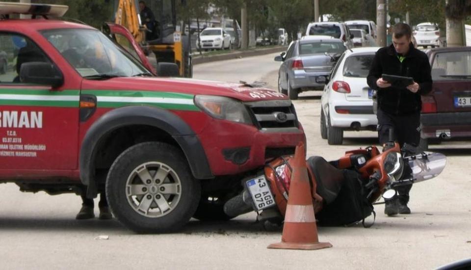 Pikap ile motosiklet çarpıştı: 1 yaralı