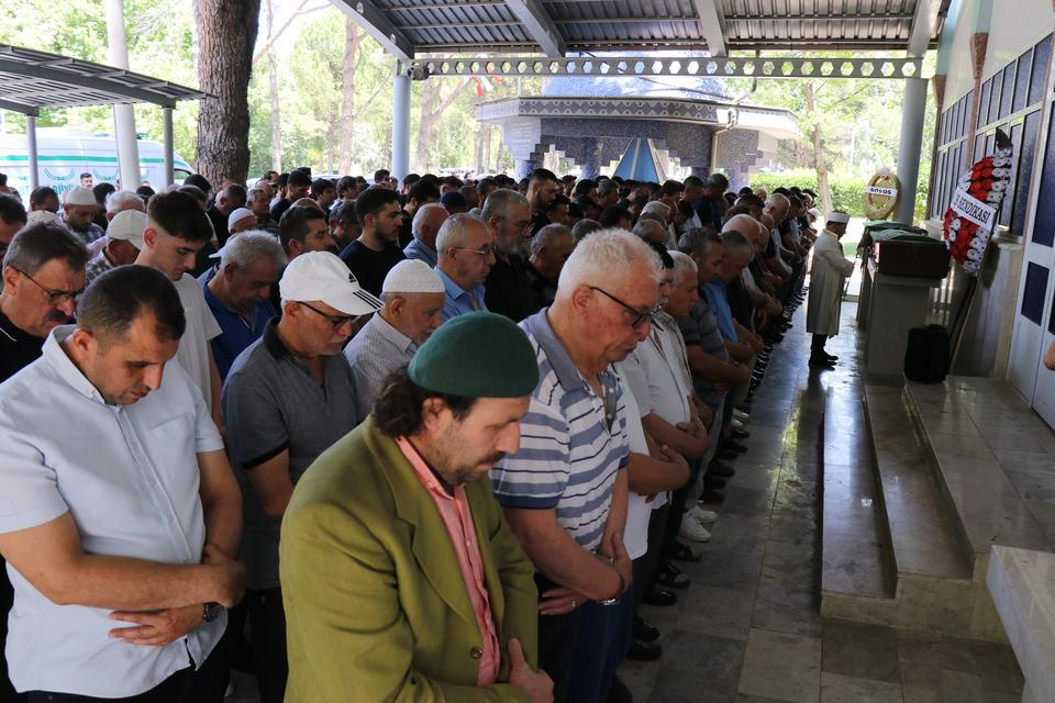 TRENİN ALTINDA KALARAK HAYATINI KAYBEDEN AMBULANS ŞOFÖRÜ SON YOLCULUĞUNA UĞURLANDI