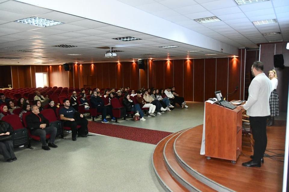Didim MYO’lu öğrencilere yurtdışı ve kariyer fırsatları eğitimi verildi