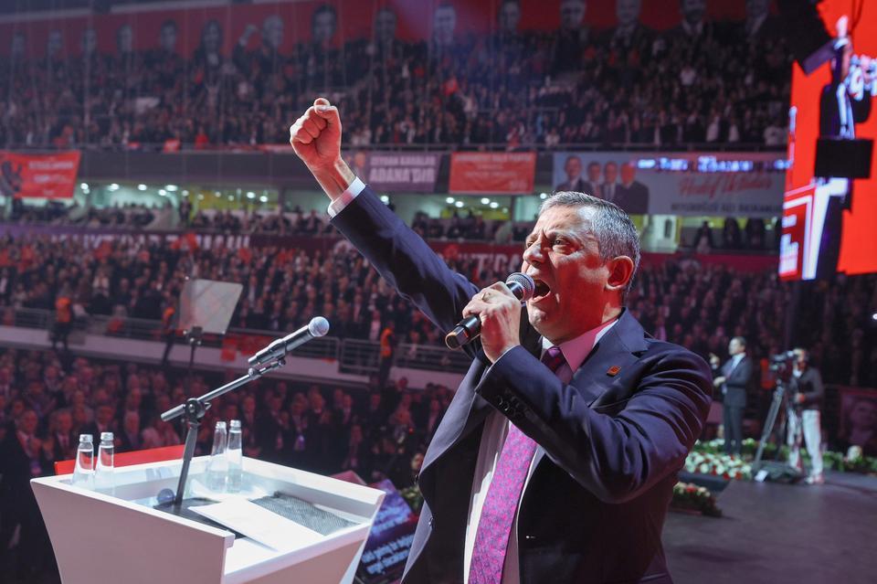 Özgür Özel, yeniden CHP Genel Başkanı seçildi