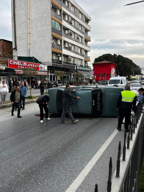 Aydın'da kontrolden çıkan araç takla attı