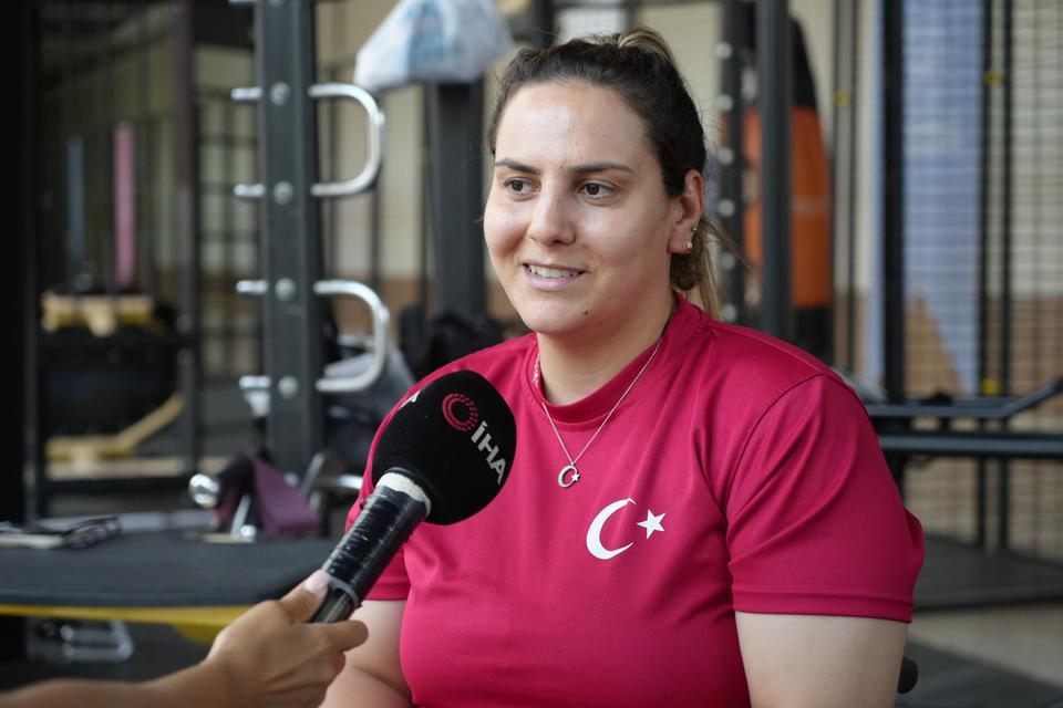 ENGEL TANIMAYAN ÇİFT 2028 OLİMPİYATLARINDA TÜRK BAYRAĞINI DALGALANDIRMAK İSTİYOR YOLDAN ÇEVİREN HOCASI, DÜNYA REKORUNA ULAŞTIRDI SPOR SALONUNDA BAŞLAYAN HİKAYEDE ŞİMDİ HEDEFLERİ OLİMPİYATTA TÜRK BAYRAĞINI DALGALANDIRMAK SALON ARKADAŞLIĞI, HAYAT ARKADAŞLIĞINA DÖNÜŞTÜ