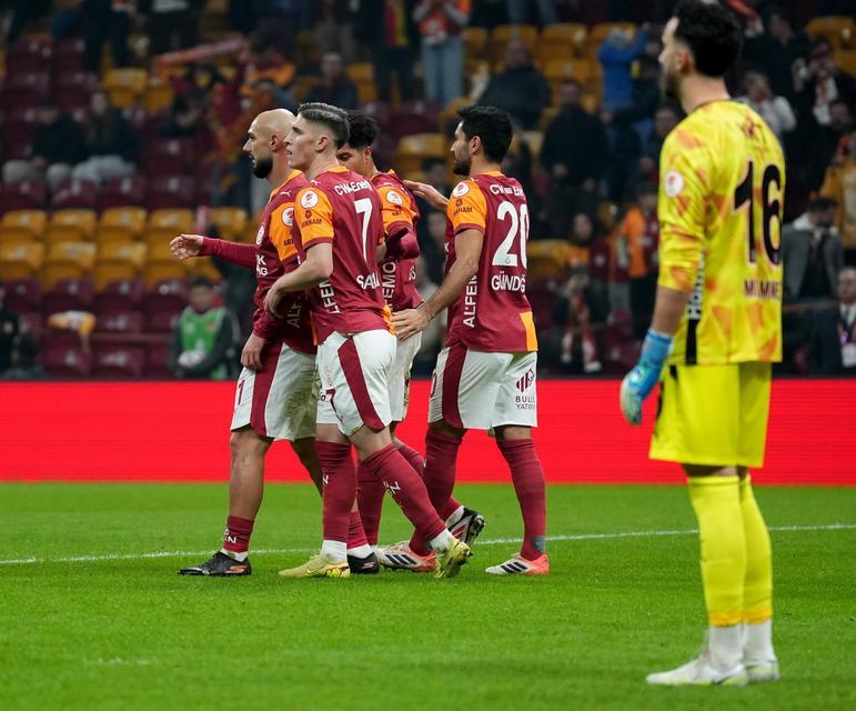 Galatasaray kupada Başakşehir'i ilk kez yendi