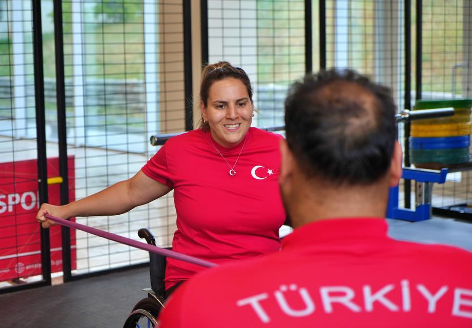 Engel tanımayan çift olimpiyatlarda Türk bayrağını dalgalandırmak istiyor