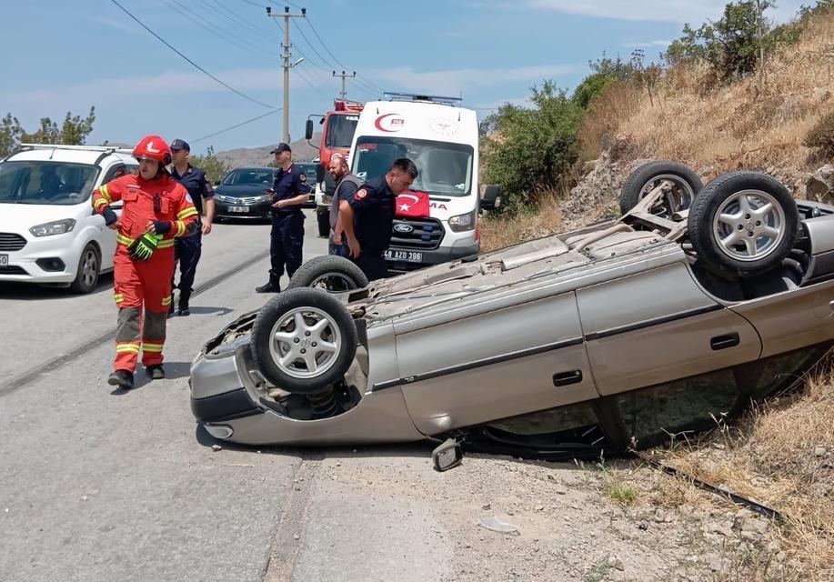 Kontrolden çıkan araç devrildi