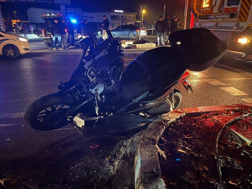 Motosiklet tıra çarptı: 1 ölü