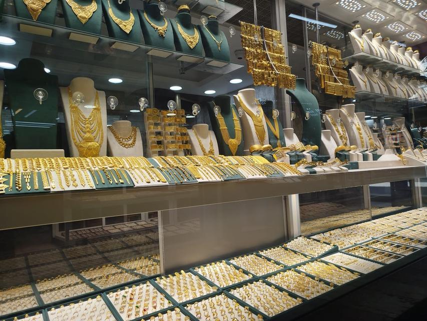 ALTINDAKİ ARTIŞ DÜĞÜN SAHİPLERİNİ ENDİŞELENDİRİYOR TAKI DEĞİL YATIRIM İÇİN ALTIN ALINIYOR