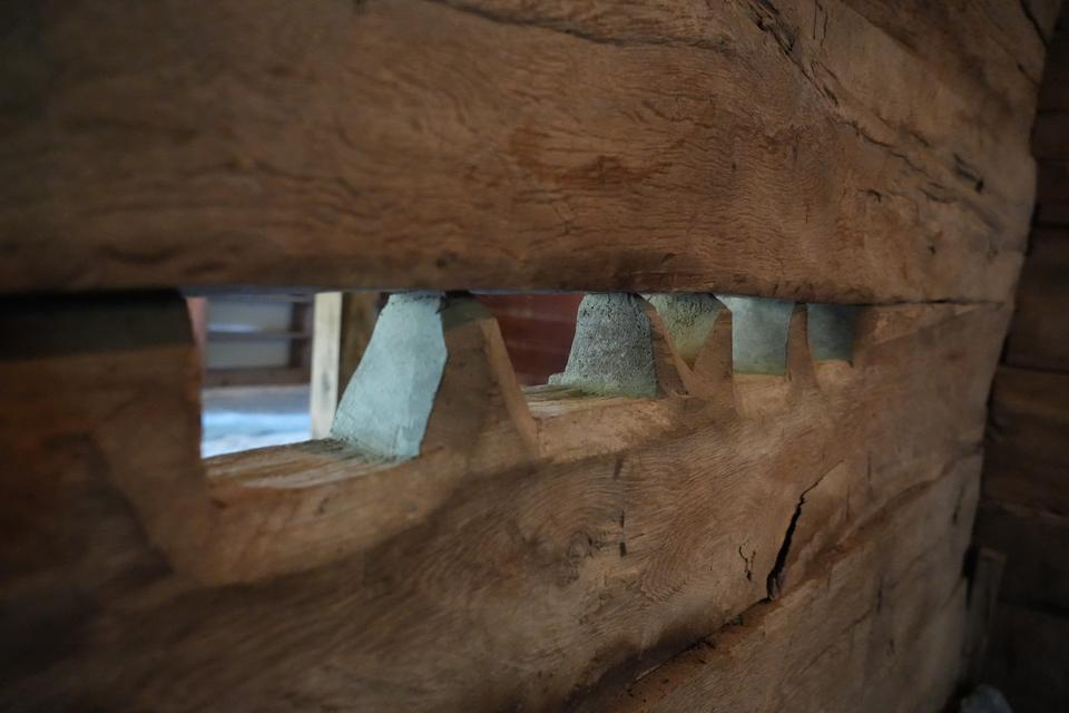 7 ASIRDIR AYAKTA: TEK BİR ÇİVİSİ BİLE YOK BU CAMİDE USTALIK DETAYLARDA GİZLİ "GECELERİ BURADA IŞIKLARIN YANDIĞINI GÖRENLER VAR. İÇERİDE BİR ŞEYLERİN OLDUĞUNU BİZ DE HİSSEDİYORUZ"