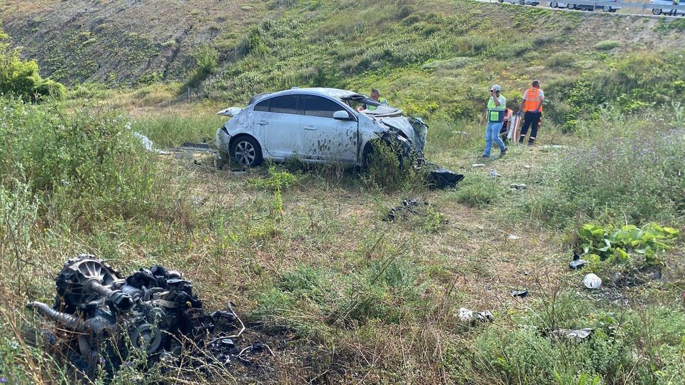 KUZEY MARMARA OTOYOLU'NDA OTOMOBİL ŞARAMPOLE UÇTU: 8 YARALI