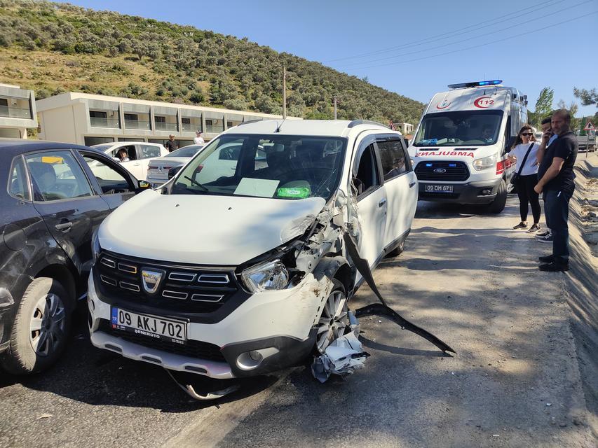 Aydın'da direksiyon başında fenalaşan sürücü 3 araca çarptı