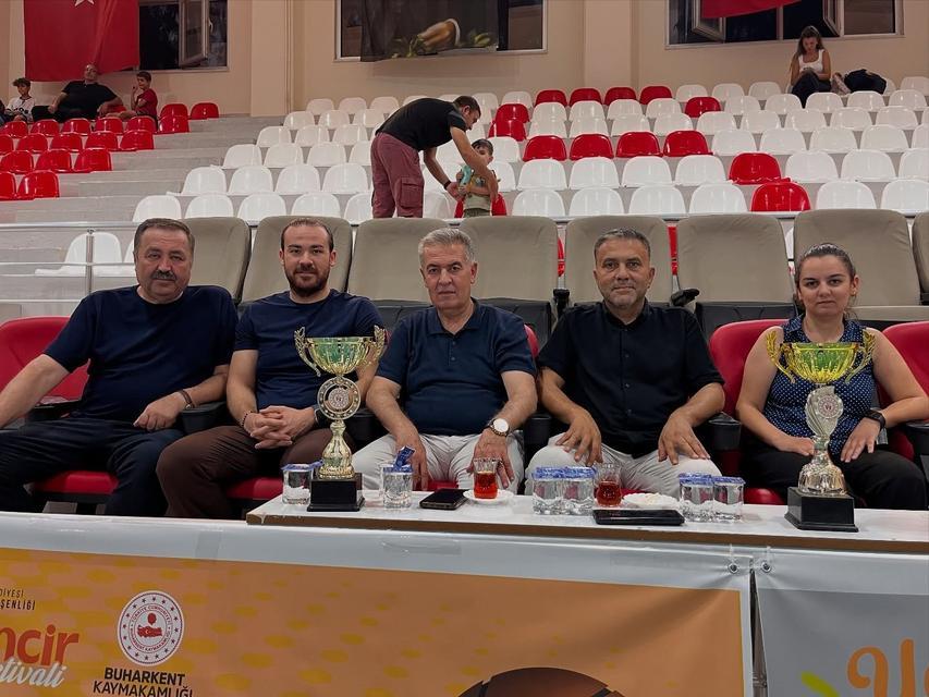 BUHARKENT'TE 'KENTİN ÇOCUKLARI' VOLEYBOL TURNUVASINDA İLK DÜDÜK ÇALDI
