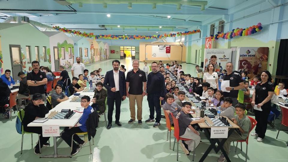 Satrançta hamleler bu kez gençlik bayramı için yapıldı