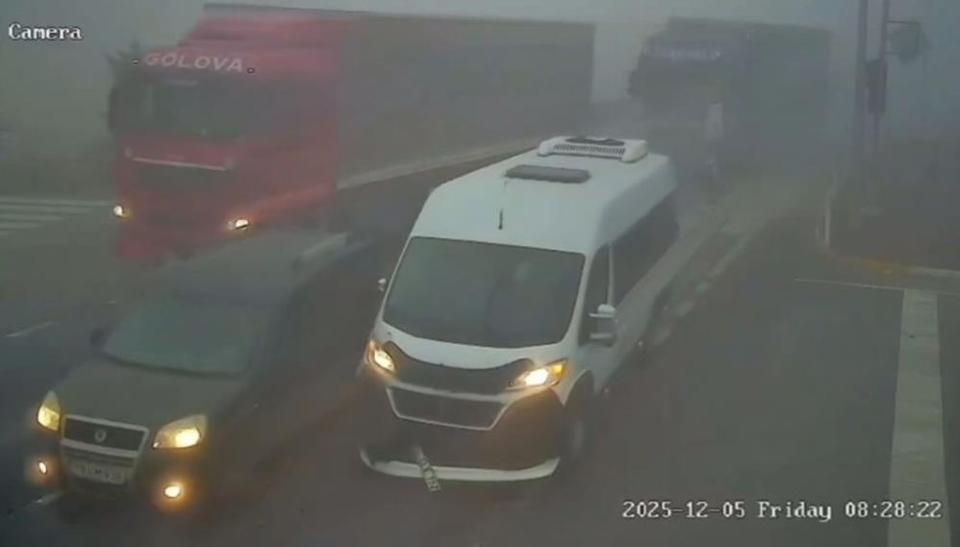 20 kişinin yaralandığı kaza anı kamerada