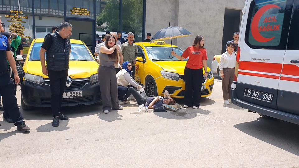 İNEGÖL'DE NİŞANLISINI SOKAK ORTASINDA SİLAHLA VURDU ÖFKELİ ADAMIN NİŞANLISINI VURMA ANI SANİYE SANİYE KAMERALARA YANSIDI