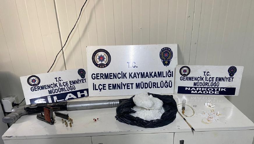 Aydın'da uyuşturucu operasyonunda silah ele geçirildi