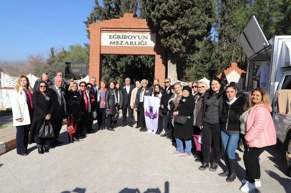 Türkiye’nin ilk kadın muhtarı Gül Esin Aydın’da anıldı