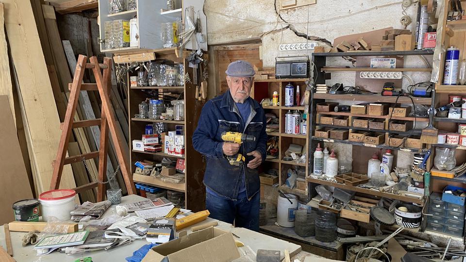 O MESLEK AİLE MİRASI OLDU, 76 YILLIK TEZGAH HİÇ DURMADI MARANGOZ USTASI ŞENTÜRK: "ÇALIŞMADIĞIM ZAMAN KENDİMİ BOŞLUKTA HİSSEDİYORUM"