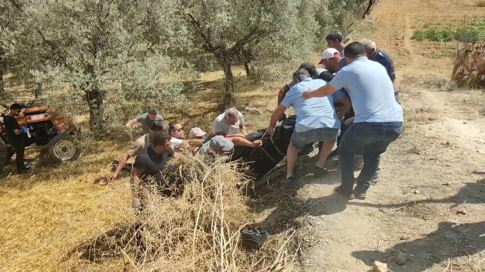 DEVRİLEN TRAKTÖRÜN ALTINDA KALAN SÜRÜCÜ HAYATINI KAYBETTİ