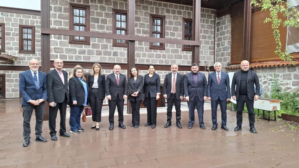 Mustafa Varank: Özgür Özel o arabayı iade etmelidir