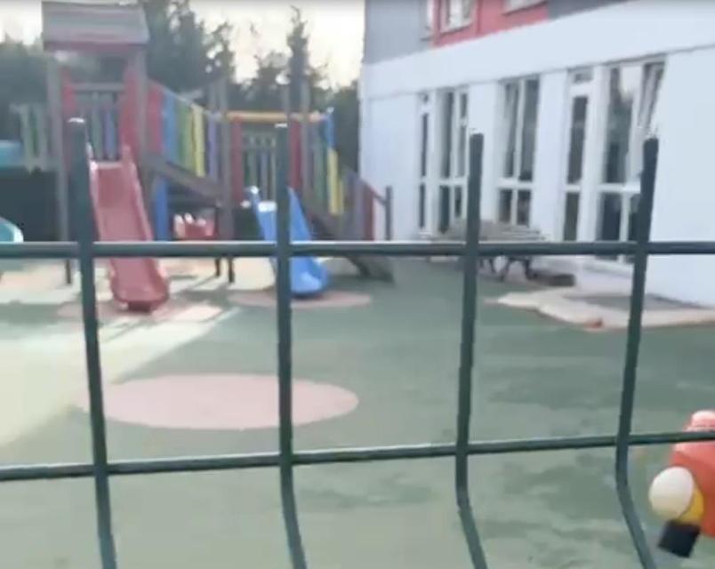 İlkokul öğrencisinin çenesi saplanan demir yüzünden koptu