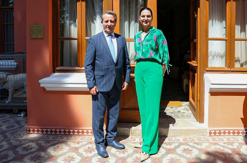 Efeler'de uluslararası diplomasi trafiği