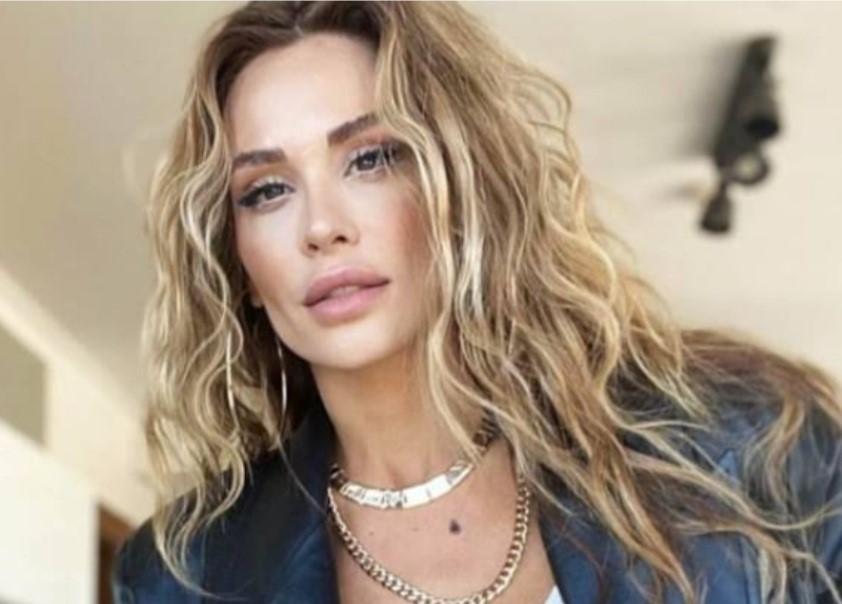KANSERE YENİK DÜŞEN ŞARKICI ŞİMAL, KUŞADASI'NDA SON YOLCULUĞUNA UĞURLANDI