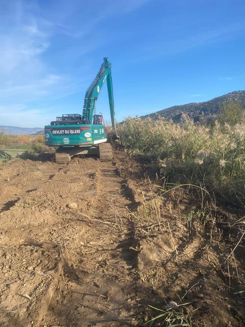 DSİ'den Söke Ovasında  Kapsamlı Kanal Temizliği