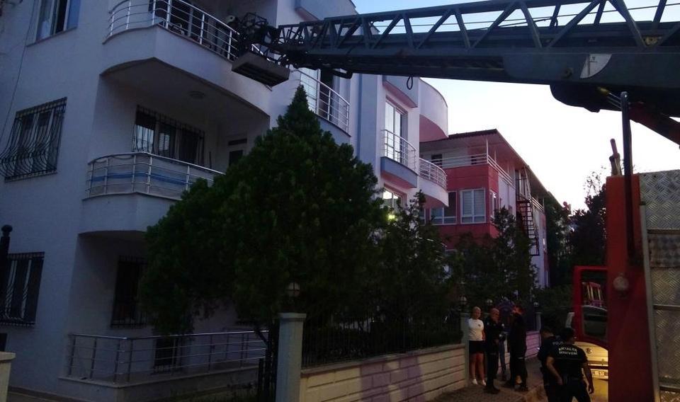 Bunalıma giren genç evini yaktı