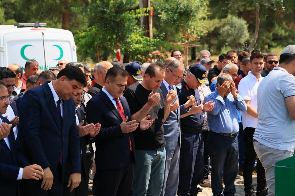 DEPREMDE HAYATINI KAYBEDEN 14 YAŞINDAKİ AFRANUR, FETHİYE'Yİ GÖZYAŞLARINA BOĞDU