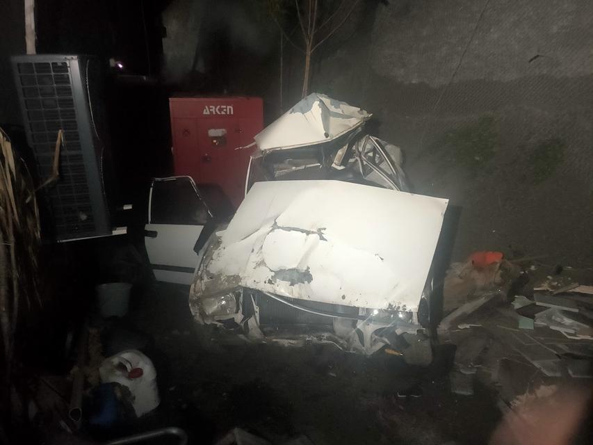 Otomobil 50 metreden şarampole uçtu