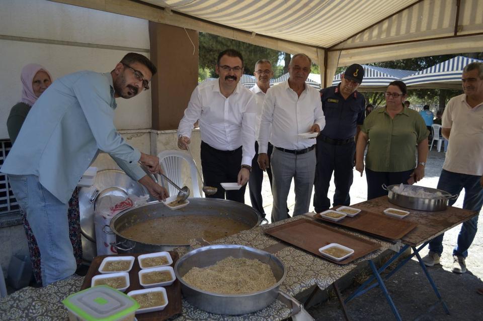 Aydınlılar aşure hayrında bir araya geldi