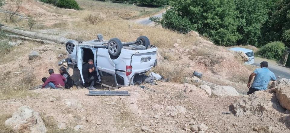 Hafif ticari araç devrildi: 7 yaralı