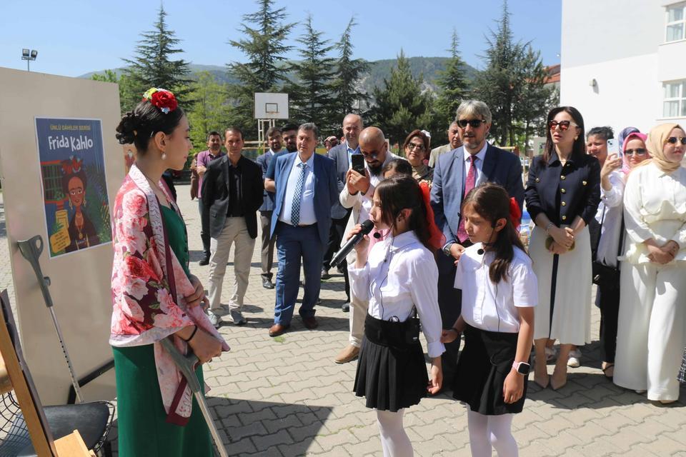 Adnan Menderes Ortaokulu'ndan anlamlı festival