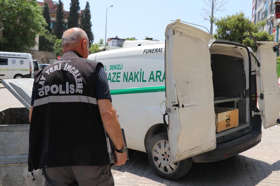 Haber alınamayan doktor evinde ölü bulundu